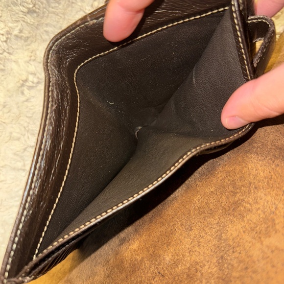 Gucci Brown Wallet with Gold Logo Charm - Picture 6 of 8